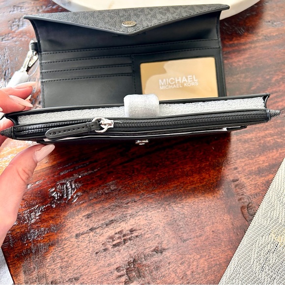 NWT Michael Kors Black Jetset Signature Logo Envelope Wristlet - Picture 6 of 13